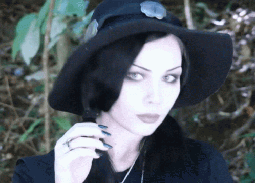 Ree Ree Phillips Gothic Girl GIF - Ree Ree Phillips Gothic Girl Gothic Model GIFs