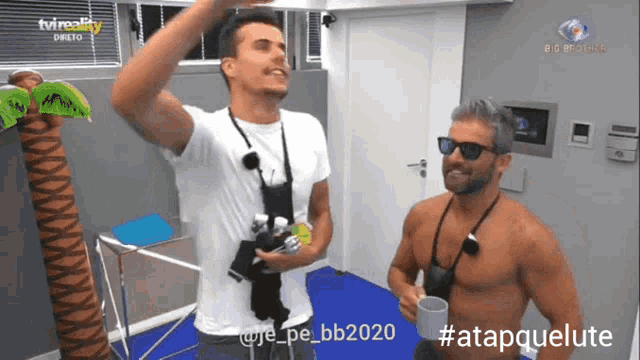 two shirtless men are standing next to each other in front of a tv screen that says tvreality directo