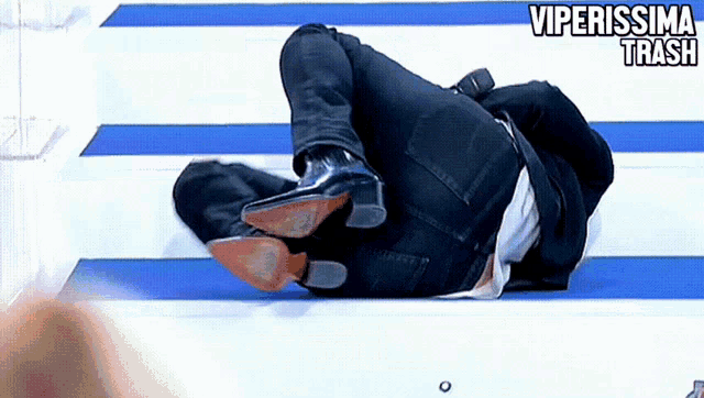 a man is laying on the floor with the words viperissima trash written above him