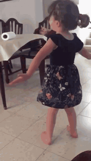 Tiny Dancer Spin GIF - Tiny Dancer Spin Its Me GIFs