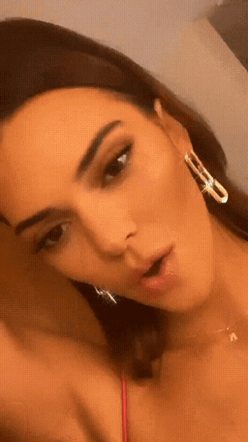 Kendall Jenner Singing GIF - Kendall Jenner Singing Party GIFs