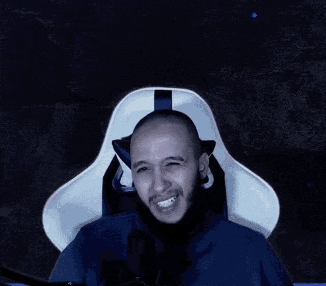 a man is sitting in a chair that says razer on the back