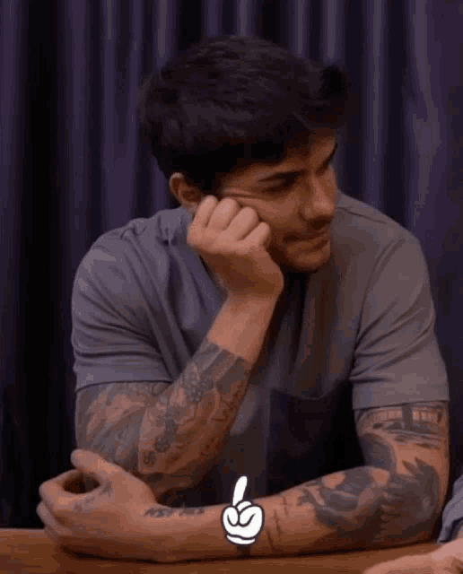 a man with a tattoo on his arm that says ' kiss me '