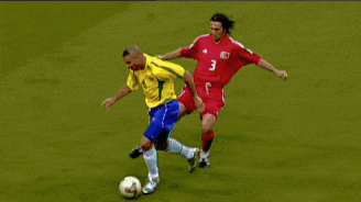 a soccer player with the number 9 on his back