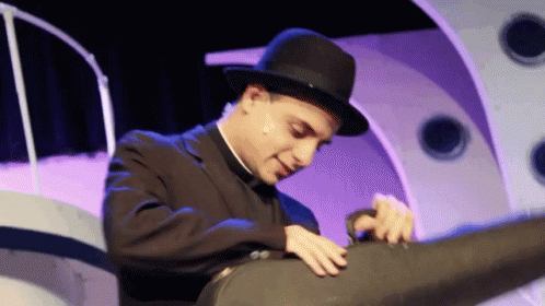 Anything Goes Musicaltheatre GIF - Anything Goes Musicaltheatre Moon GIFs