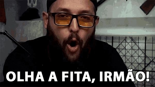 a man wearing glasses and a hat says olha a fita irmão