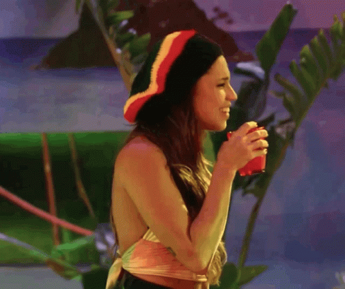 Paula Cabarbosa Happy GIF - Paula Cabarbosa Happy Party GIFs