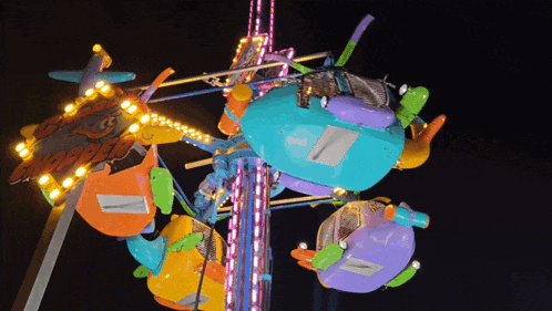 a carnival ride with a sign that says ' hopper ' on it