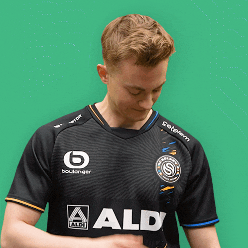 a man wearing a black shirt that says aldi on the front
