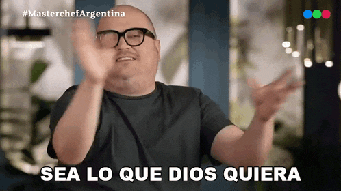 a man wearing glasses and a black shirt says " sea lo que dios quiera "