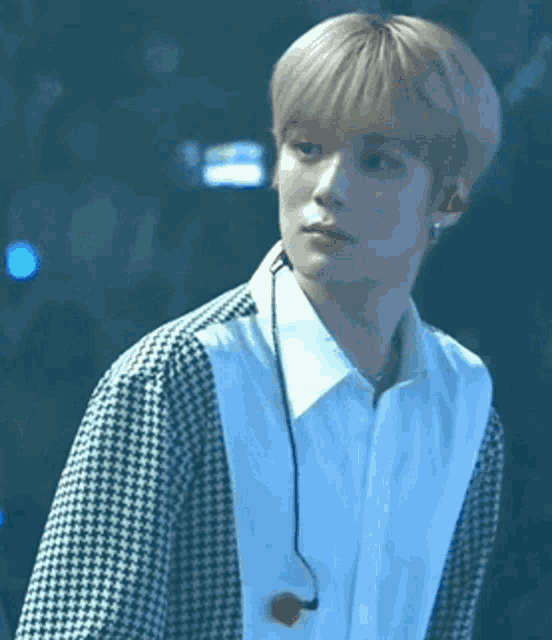 Confused Looking Around GIF - Confused Looking Around Minhyuk GIFs