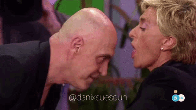 a man and a woman are looking at each other with the hashtag danixsuescun on the bottom left
