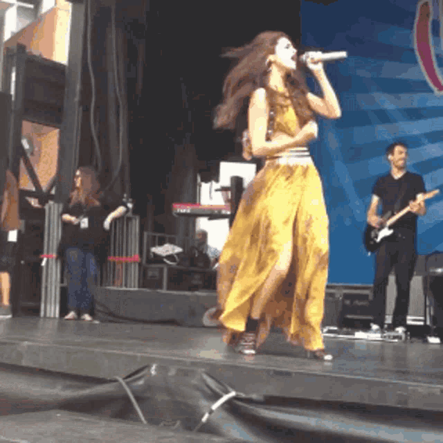 Come And Get It Selena Gomez GIF - Come And Get It Selena Gomez Singing GIFs