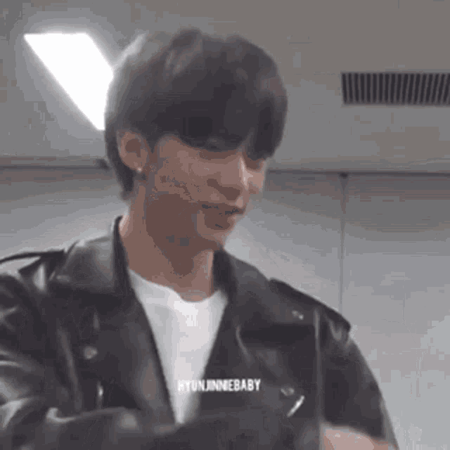 Hyunjin Hwang Hyunjin GIF - Hyunjin Hwang Hyunjin Milly Rock GIFs
