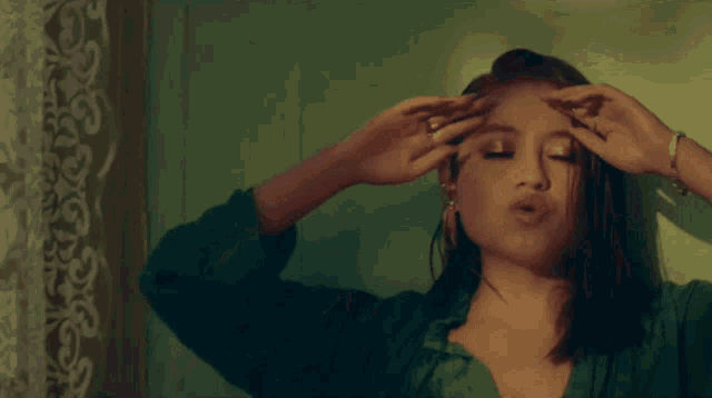 Karol Sevilla GIF