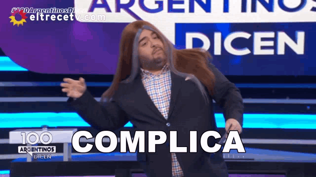 a man in a suit stands in front of a sign that says argentinas dien