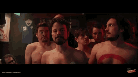 a group of naked men are standing in a dark room and one of them says vamos por el