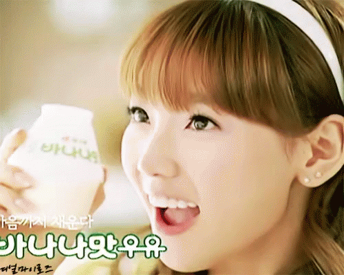 태연 미소 바나나맛우유 우유 바나나우유 소녀시대 GIF