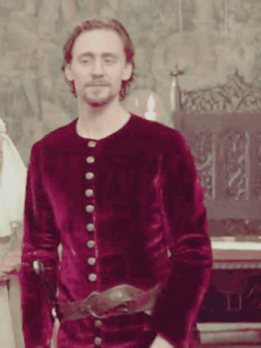 Tom Hiddleston Henry V GIF - Tom Hiddleston Henry V Handsome GIFs