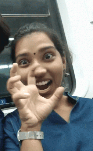 Anshuka Dost Scary Funny Nabeel Anshu Pose GIF - Anshuka Dost Scary Funny Nabeel Anshu Pose Selfie GIFs