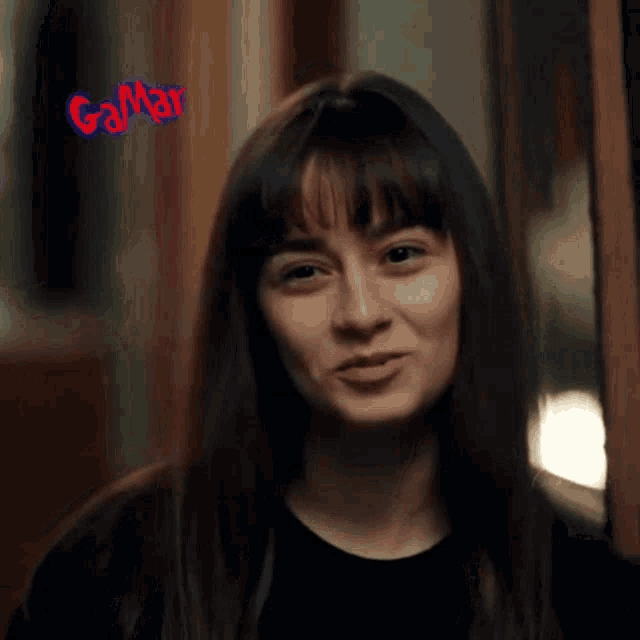 a close up of a woman 's face with a caption that says " gaman "