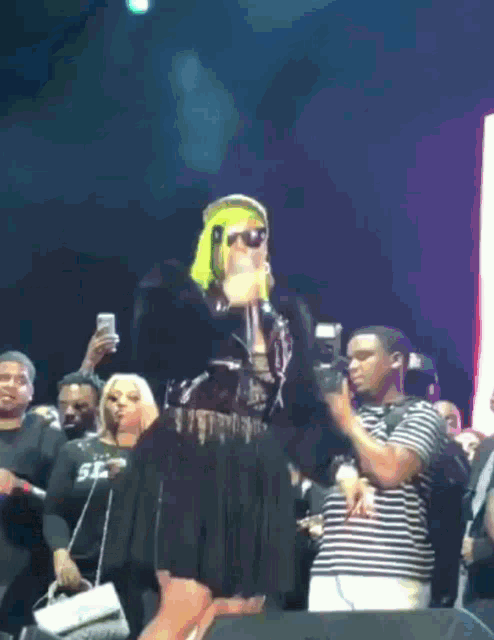 Nicki Minaj Dancing GIF - Nicki Minaj Dancing Rakeitoop GIFs
