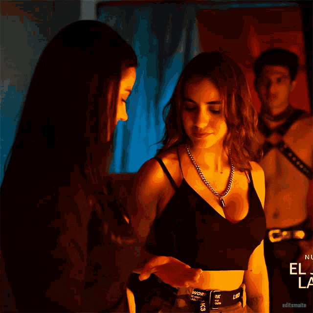 two women are standing next to each other in front of a sign that says " no el la "