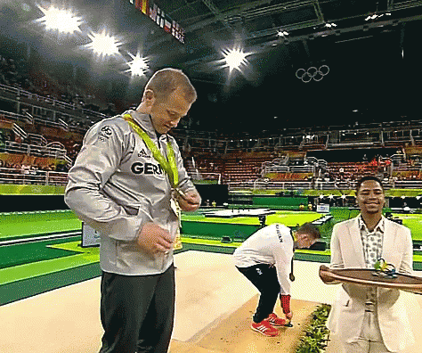 Gold! GIF - Gold Medaille Jubel GIFs