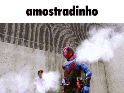 a man in a superhero costume is standing in front of a wall with the words amostradinho above him