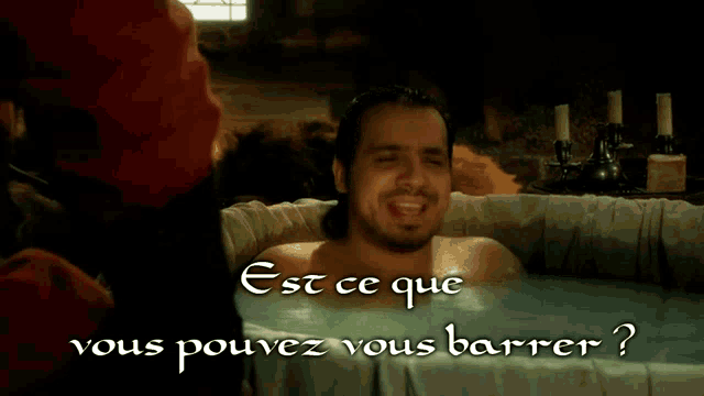 a man in a bathtub with the words " est ce que vous pouvez vous barrer " below him
