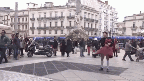 Doing A Little Sight Seeing  GIF - Bagpipes No Pants GIFs