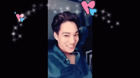 Jongin Busy Checking Pictures GIF - Jongin Busy Checking Pictures Exo GIFs