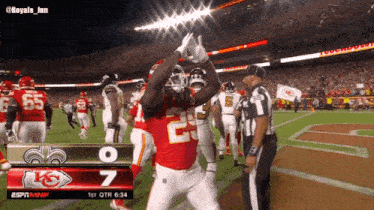 a football game between the chiefs and the ravens