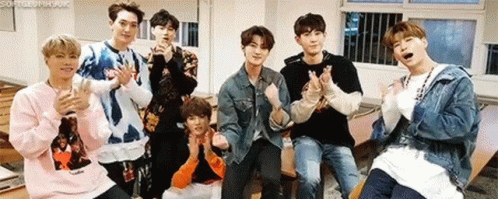 Vav Clapping GIF - Vav Clapping Happy Group GIFs