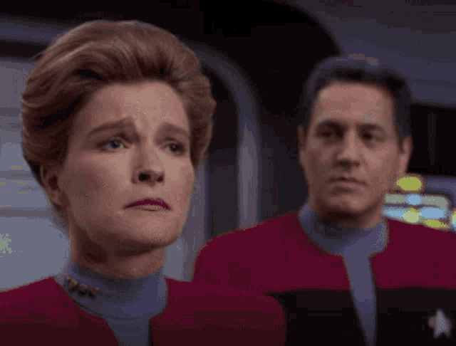Star Trek Voyager Kathryn Janeway GIF - Star Trek Voyager Kathryn Janeway Chakotay GIFs