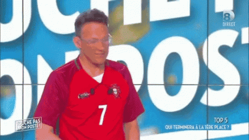 a man in a soccer jersey with the number 7 on it