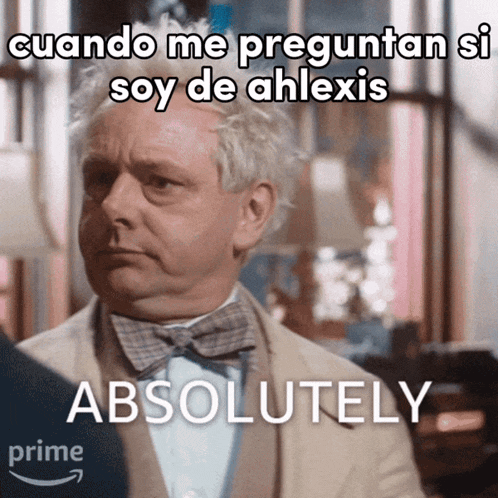 a man in a suit and bow tie says cuando me preguntan si soy de ahlexis