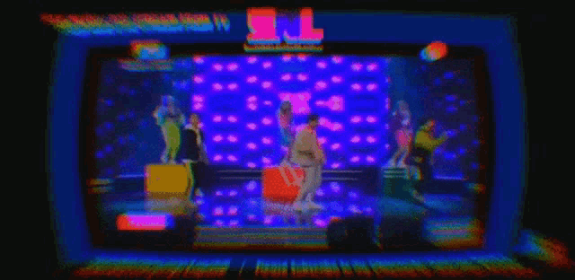 a blurry picture of people on a stage with the letter l on the bottom