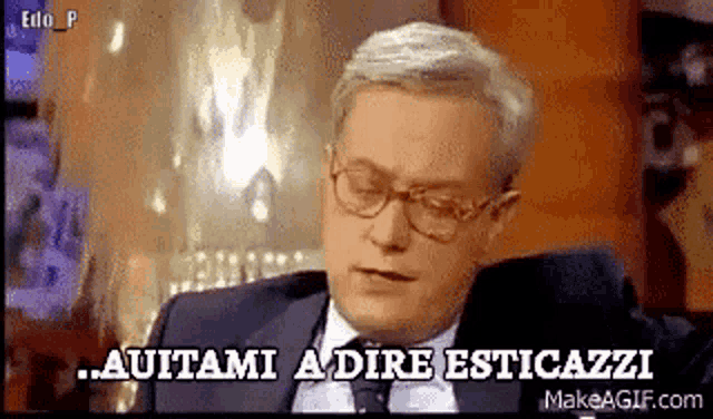 a man in a suit and tie is saying ..aiutami a dire esticazzi