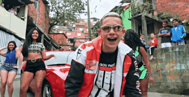 a young man wearing sunglasses and a shirt that says " sou pae "