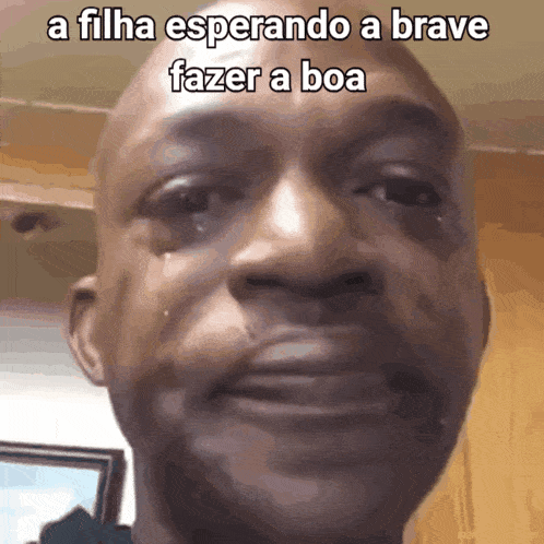 a close up of a man 's face with the words " a filha esperando a brave fazer a boa "