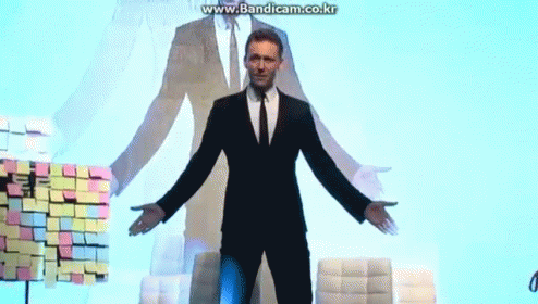 Tom Hiddleston Dancing GIF - Tom Hiddleston Dancing Music GIFs