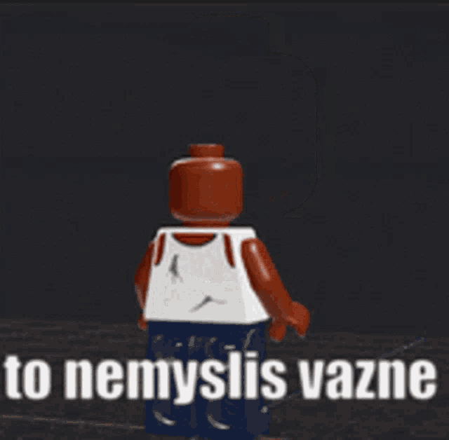 the back of a lego man with the words to nemyslis vazne written on it