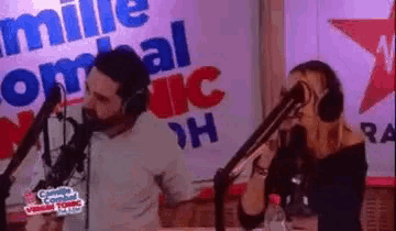 Saute Freddo Saute Nico Du Bureau GIF