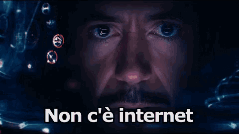 a close up of a man 's face with the words non c ' e internet written below him