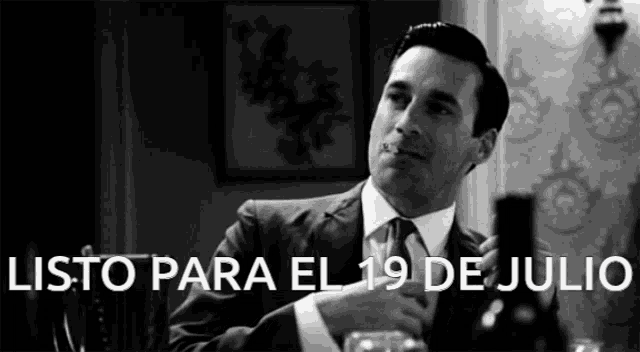 a man in a suit and tie is smoking a cigarette with the words listo para el 19 de julio written below him