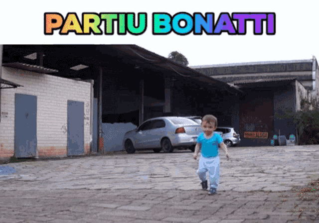a little boy walking in front of a building with the words partiu bonatti above him