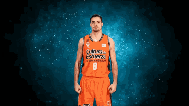 a man wearing a cultura de esfuerzo jersey