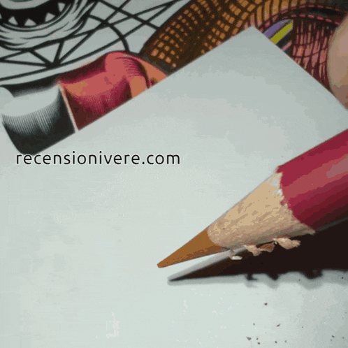 a close up of a pencil on a piece of paper that says ' recensionenivere.com ' on the bottom