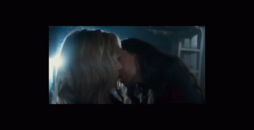 Lesbian Love Kiss GIF - Lesbian Love Kiss GIFs
